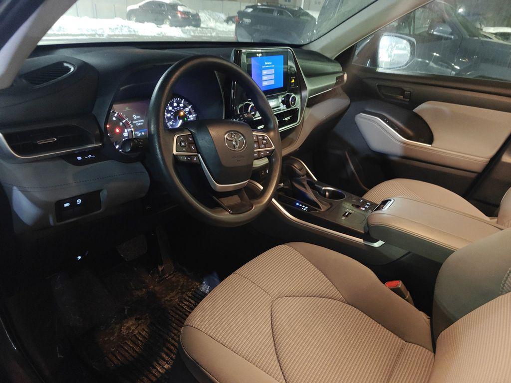 used 2023 Toyota Highlander car, priced at $29,995