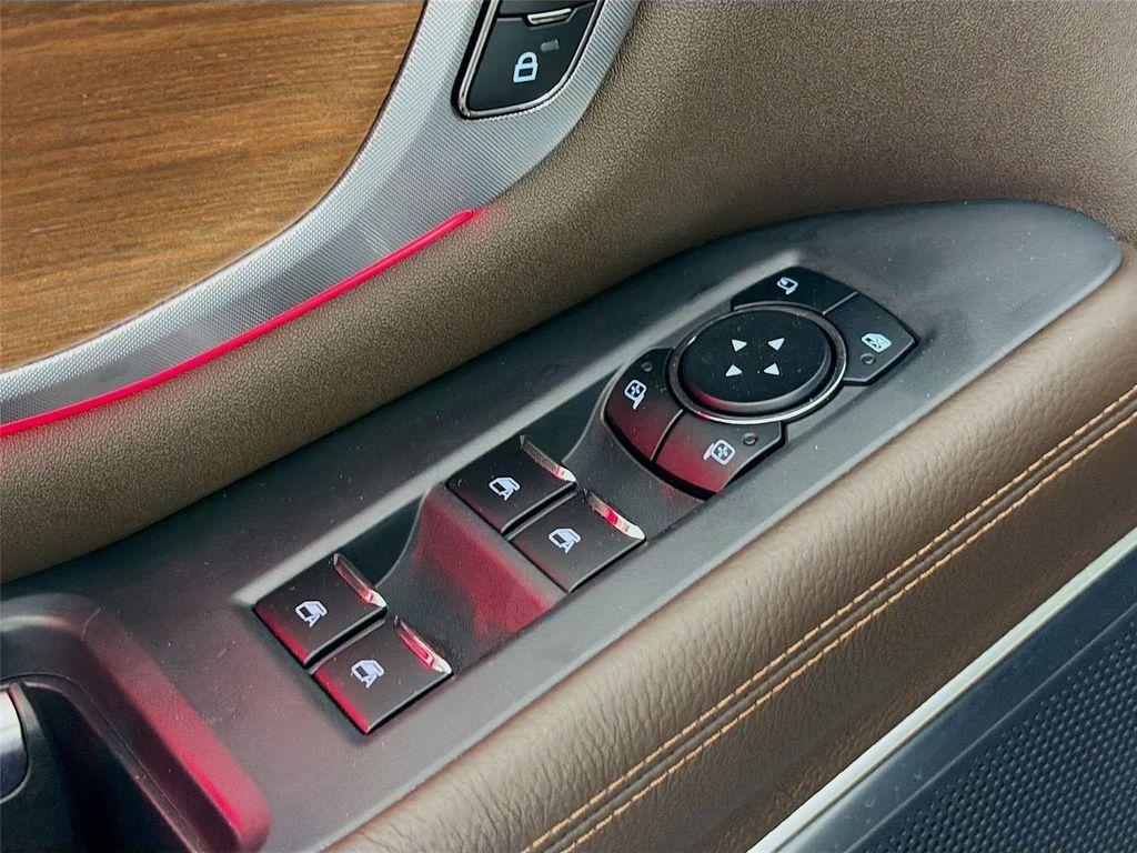 used 2025 Ford Expedition car, priced at $73,997