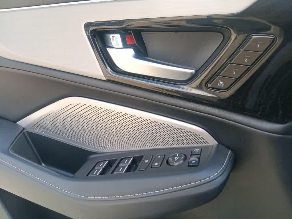 used 2023 Acura MDX car, priced at $38,775