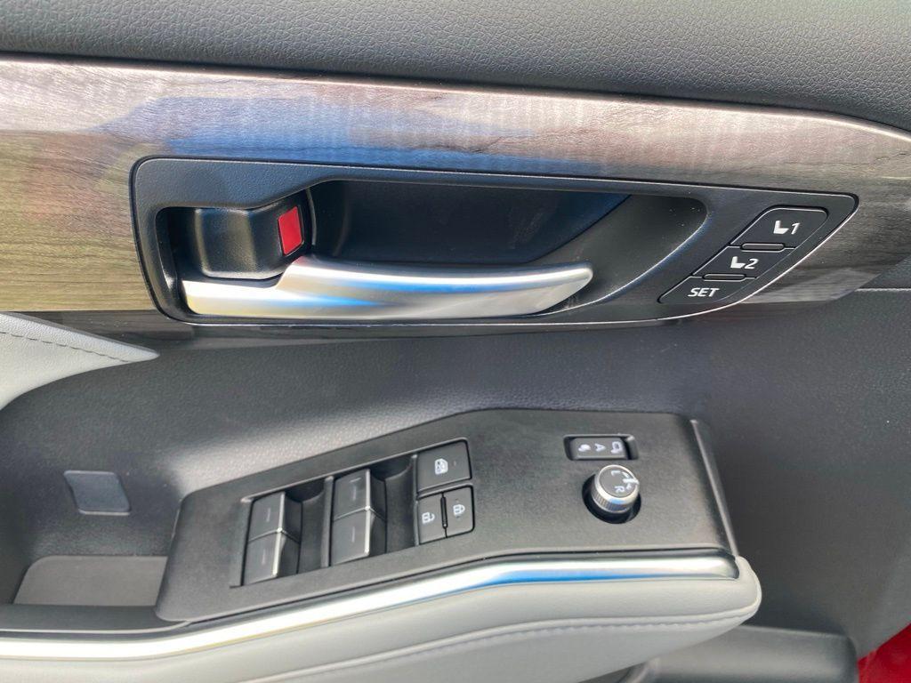 new 2026 Toyota Highlander Hybrid car, priced at $58,492