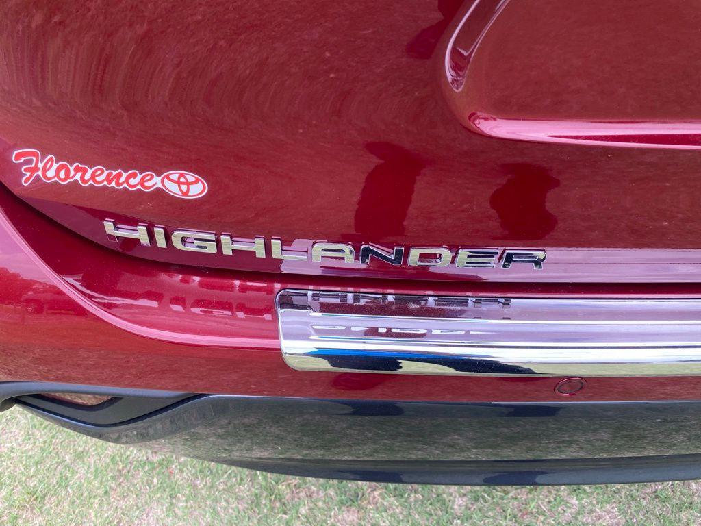 new 2026 Toyota Highlander Hybrid car, priced at $58,492