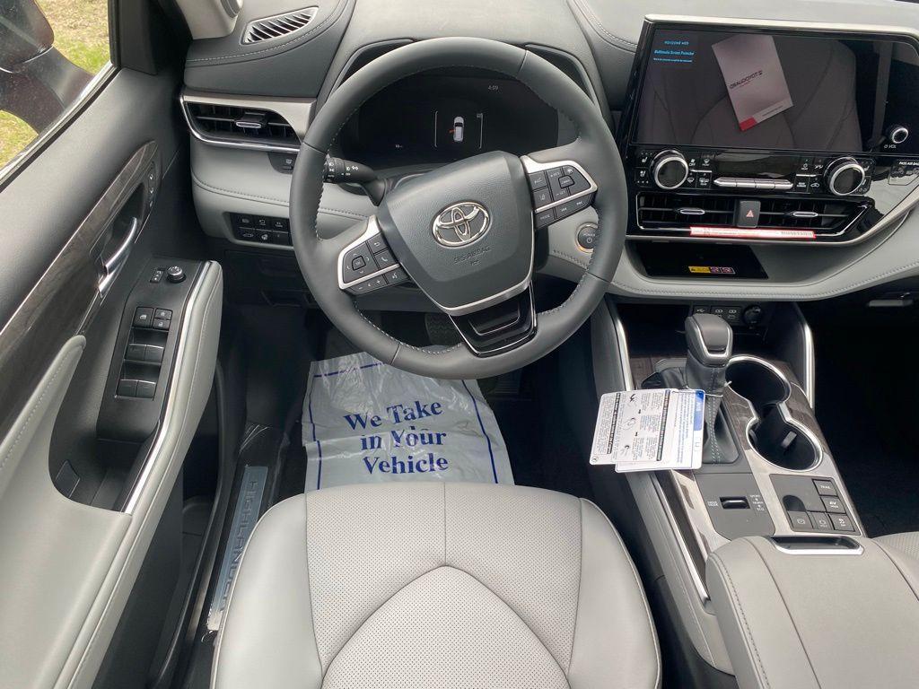 new 2026 Toyota Highlander Hybrid car, priced at $58,492