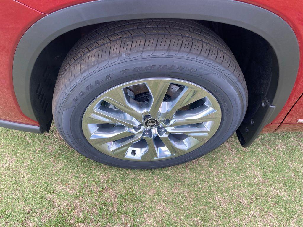 new 2026 Toyota Highlander Hybrid car, priced at $58,492