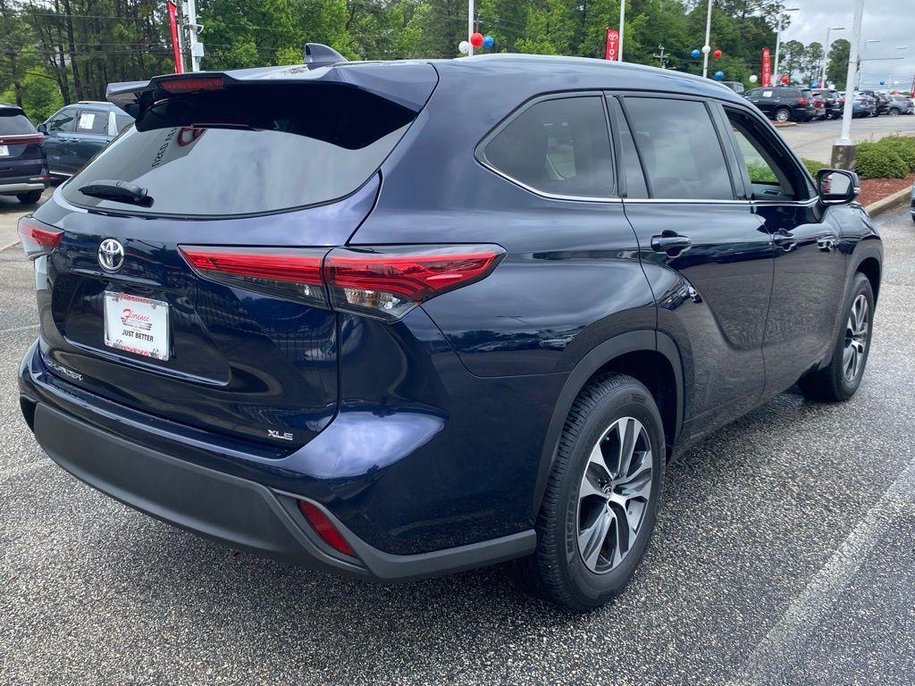 used 2022 Toyota Highlander car, priced at $38,997