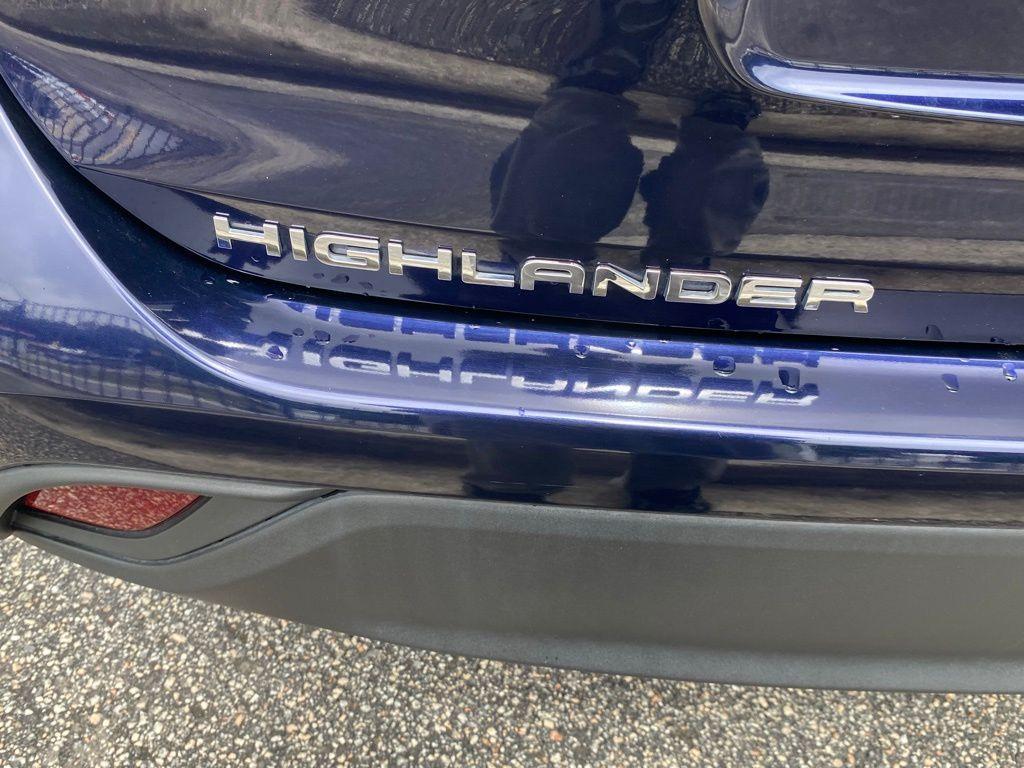 used 2022 Toyota Highlander car, priced at $38,997