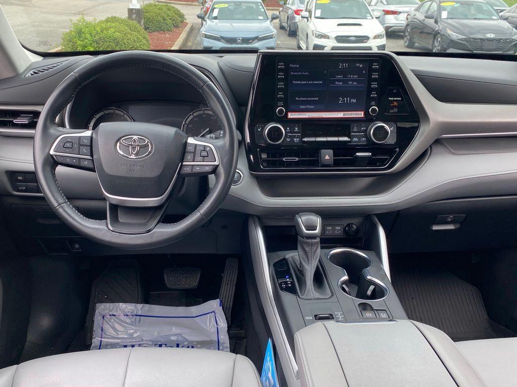 used 2022 Toyota Highlander car, priced at $38,997