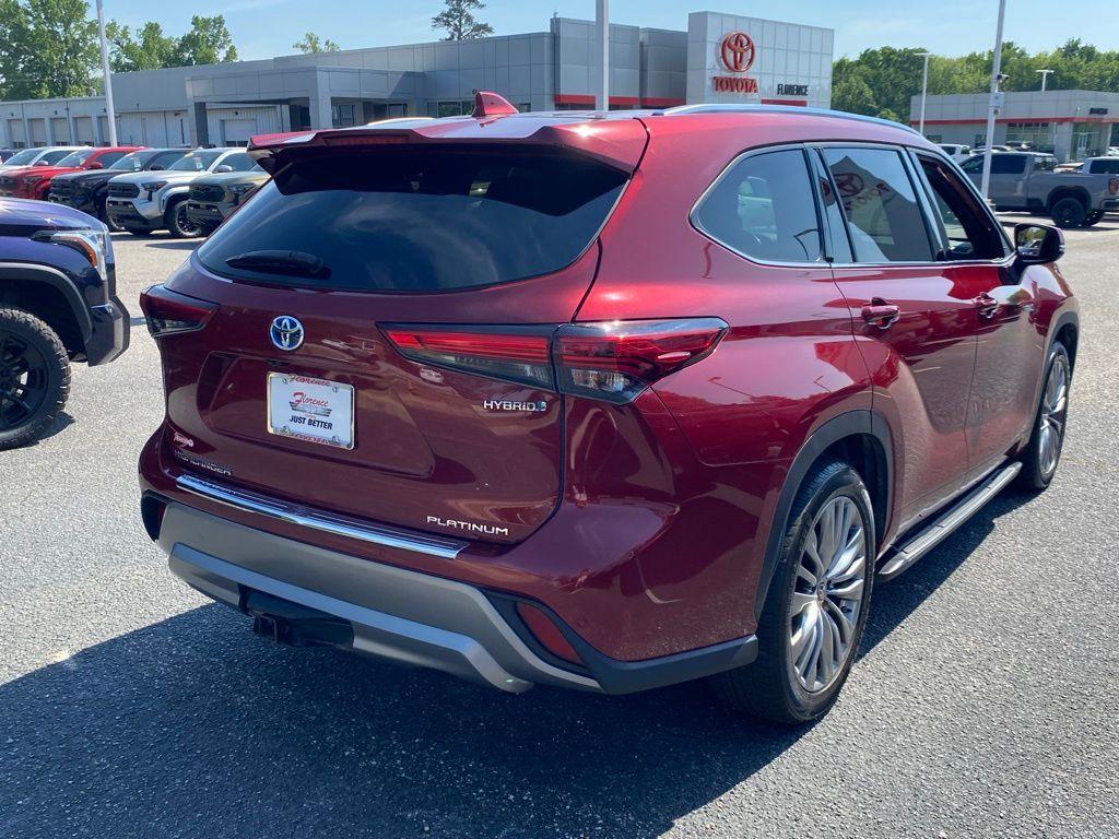 used 2021 Toyota Highlander Hybrid car, priced at $32,436