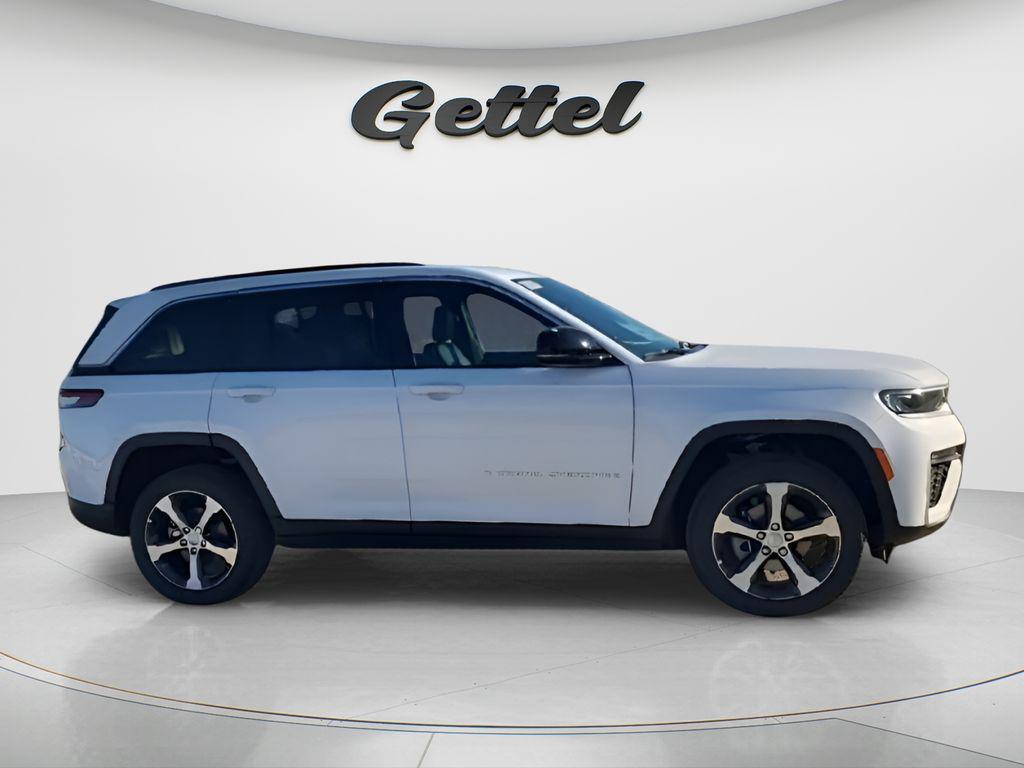 new 2026 Jeep Grand Cherokee car, priced at $39,690