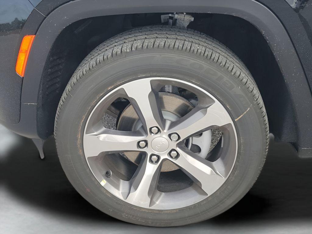 new 2026 Jeep Grand Cherokee car, priced at $40,285