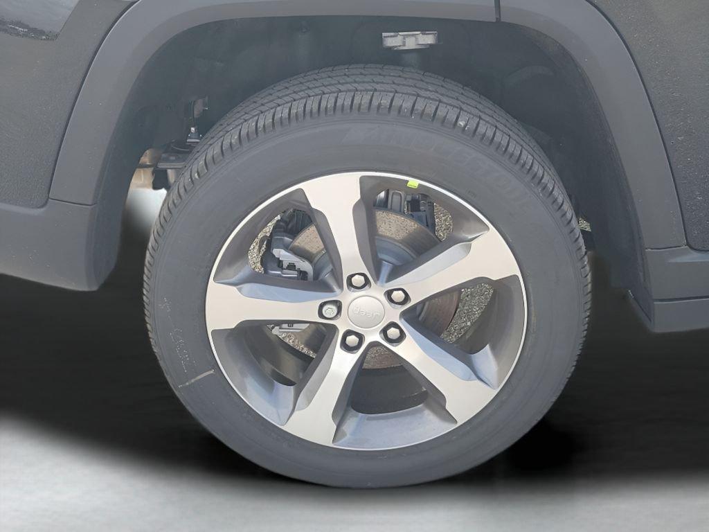 new 2026 Jeep Grand Cherokee car, priced at $40,475
