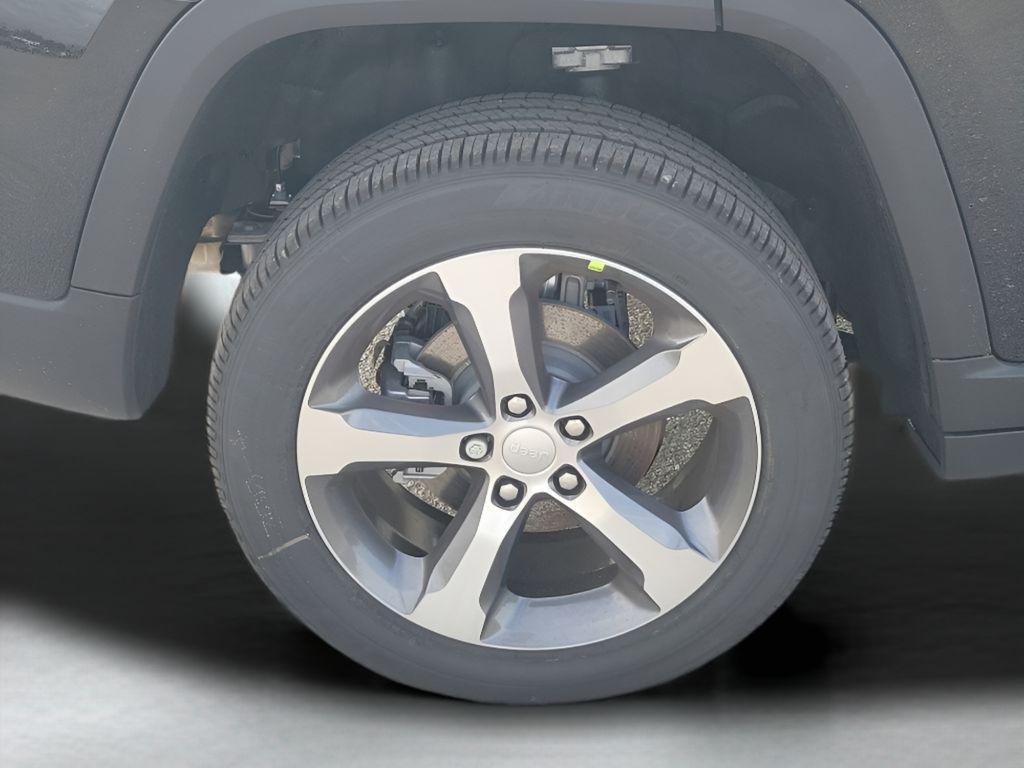 new 2026 Jeep Grand Cherokee car, priced at $40,285