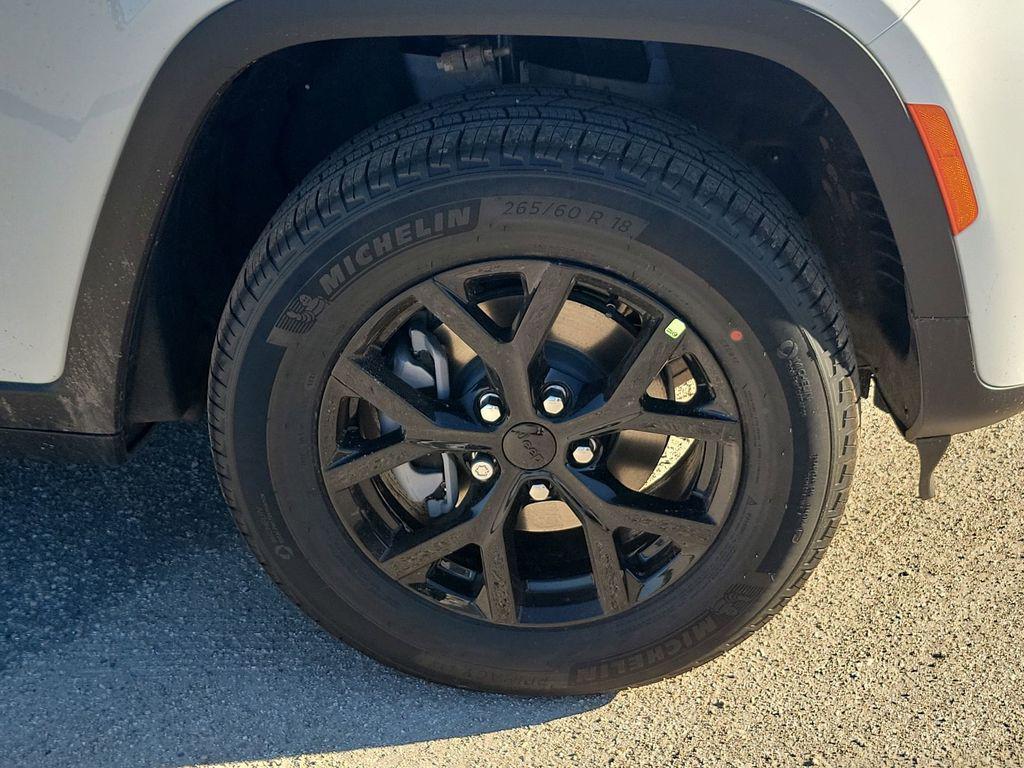 new 2026 Jeep Grand Cherokee car, priced at $45,655