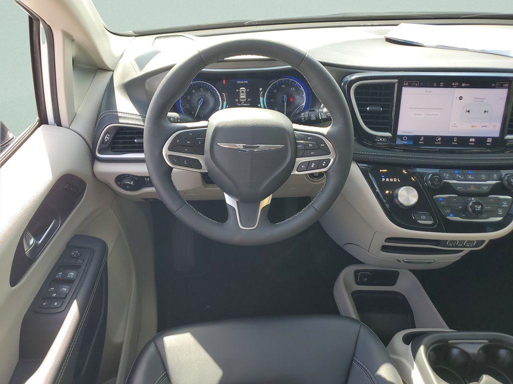 used 2024 Chrysler Pacifica car, priced at $34,902