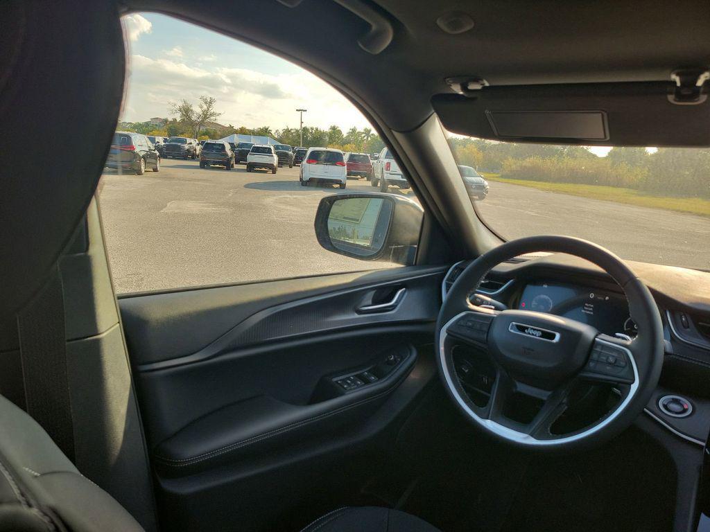 new 2025 Jeep Grand Cherokee car, priced at $36,866