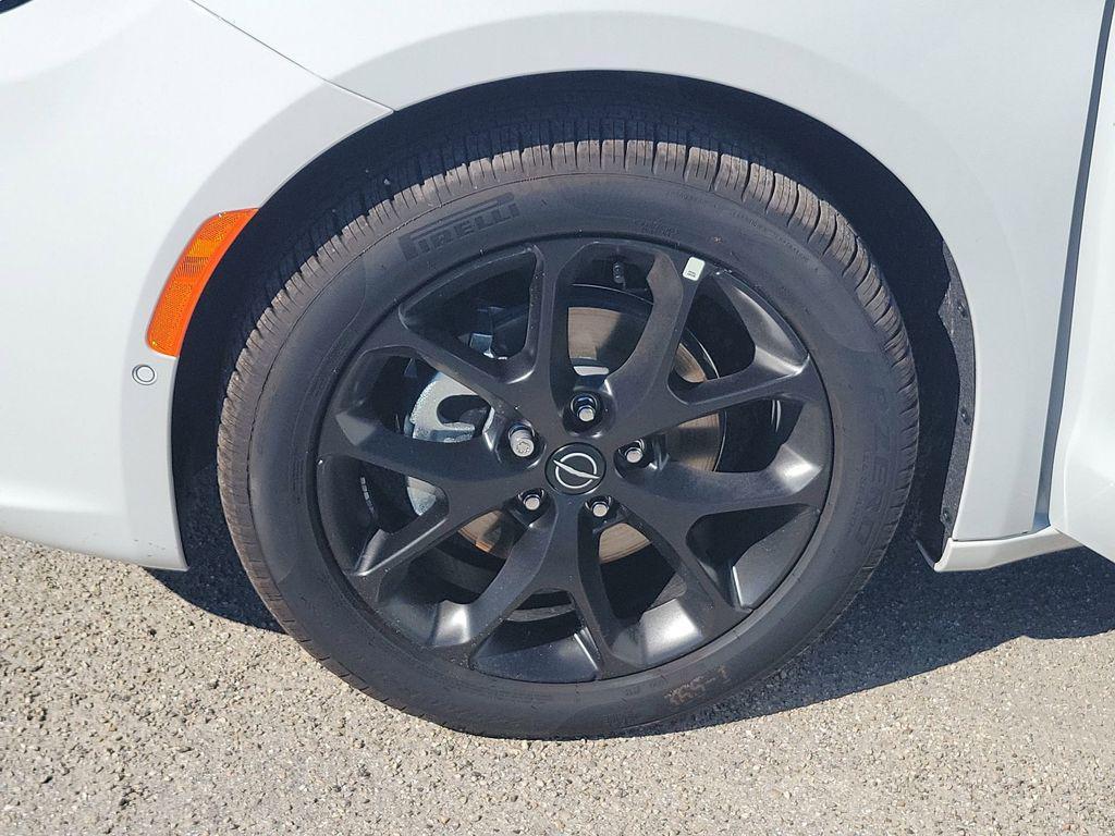 new 2026 Chrysler Pacifica car, priced at $47,683