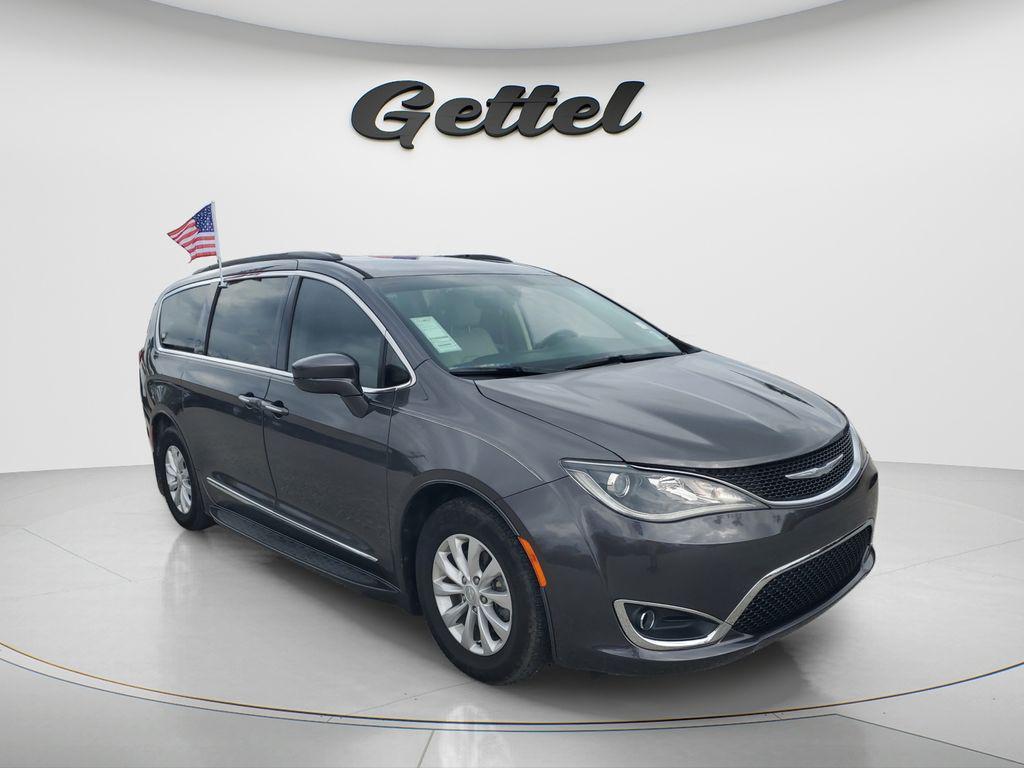 used 2017 Chrysler Pacifica car, priced at $11,197