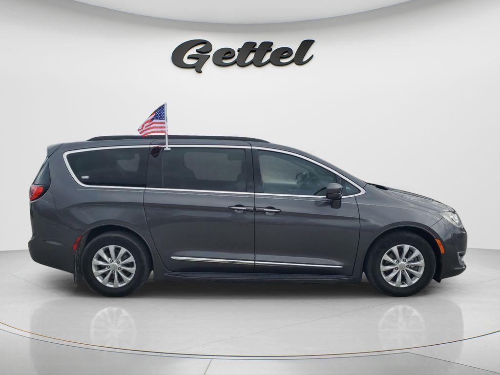 used 2017 Chrysler Pacifica car, priced at $11,197