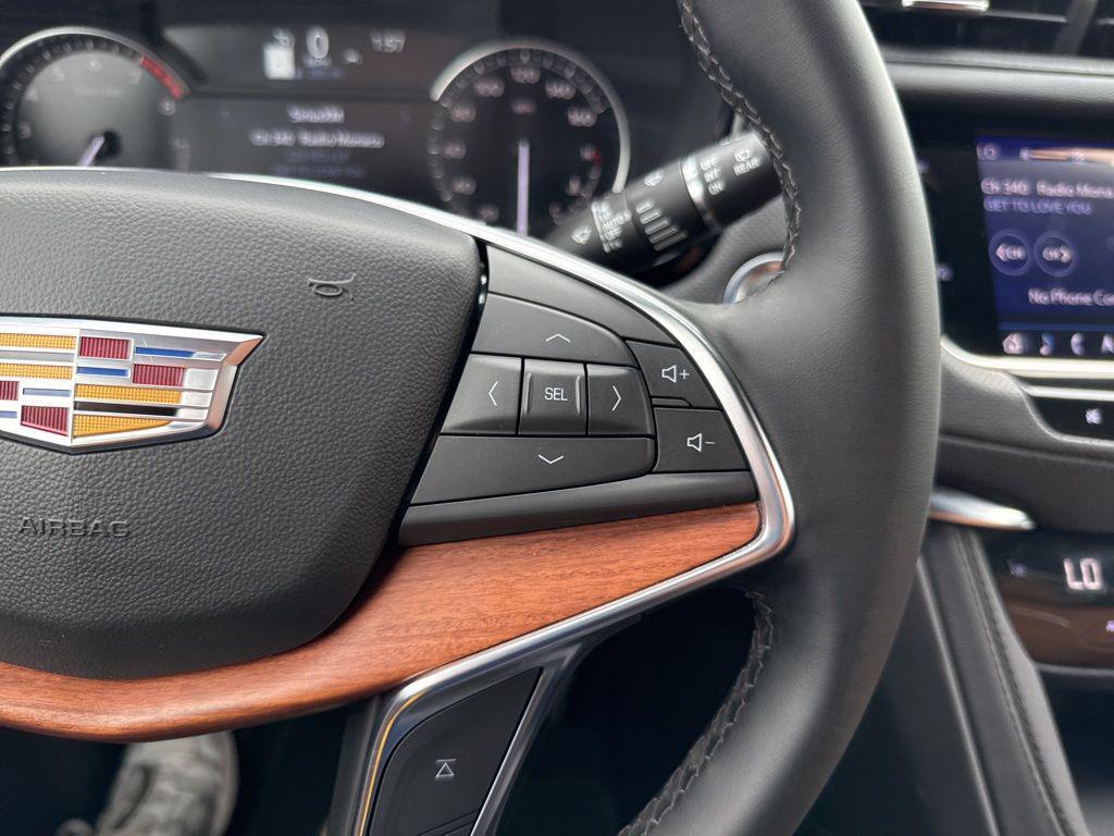 used 2025 Cadillac XT5 car, priced at $38,418