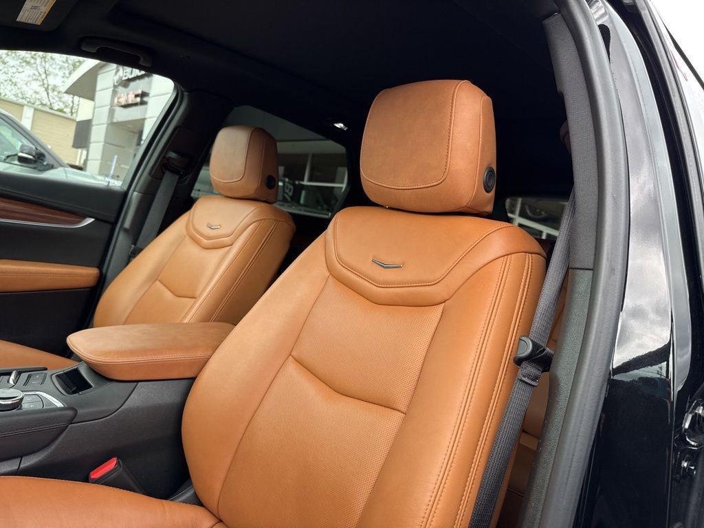 used 2025 Cadillac XT5 car, priced at $38,418