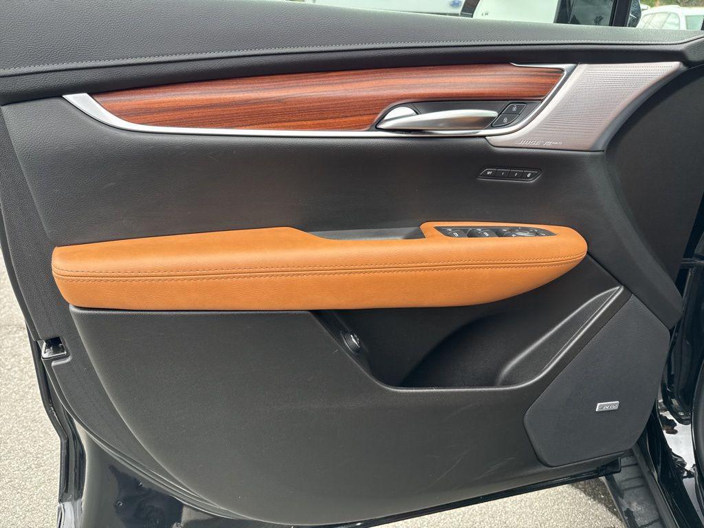 used 2025 Cadillac XT5 car, priced at $38,418