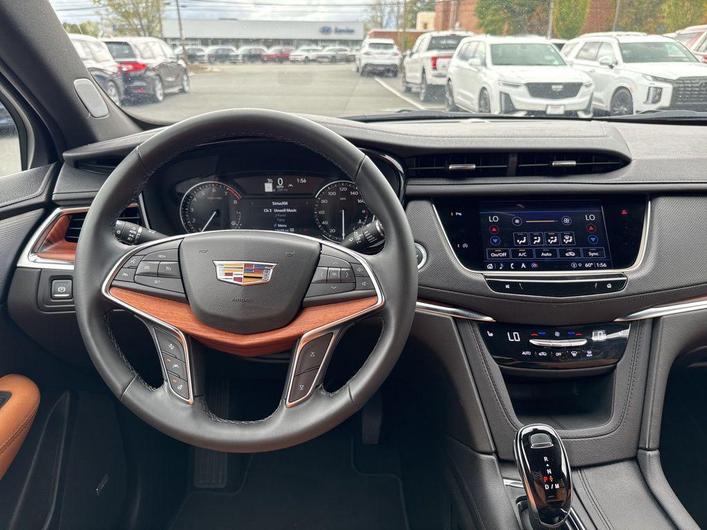 used 2025 Cadillac XT5 car, priced at $38,418