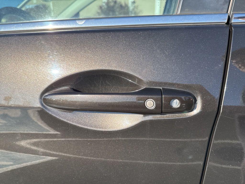 used 2015 Honda CR-V car, priced at $11,276