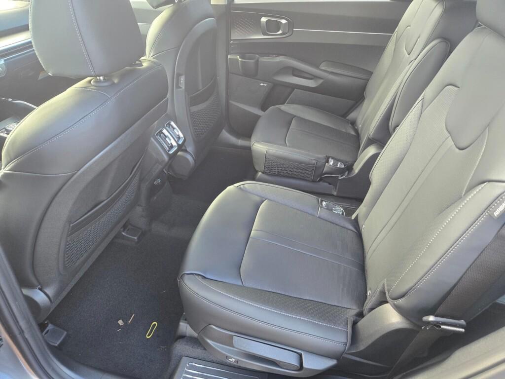 new 2026 Kia Sorento Hybrid car, priced at $44,555