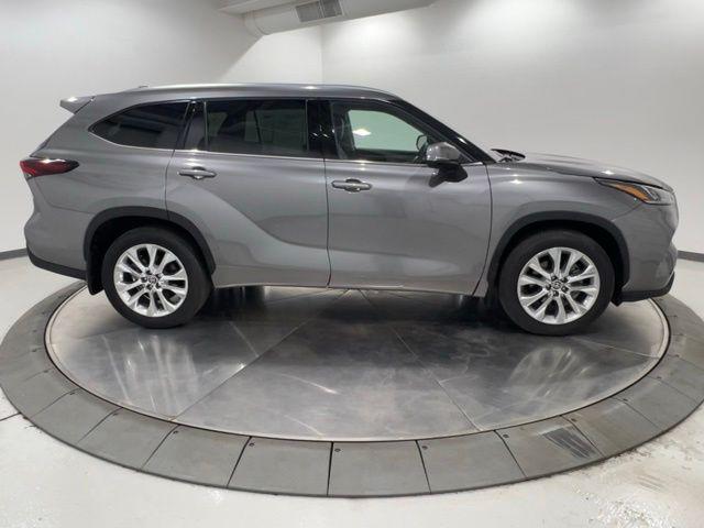 used 2025 Toyota Highlander car, priced at $54,797