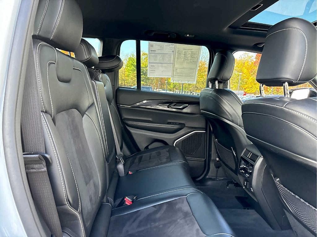 used 2022 Jeep Grand Cherokee car, priced at $29,098