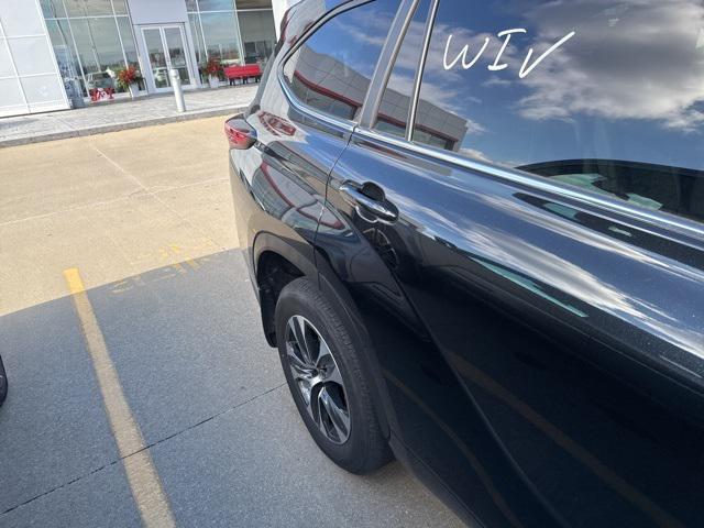 used 2024 Toyota Highlander car, priced at $38,939