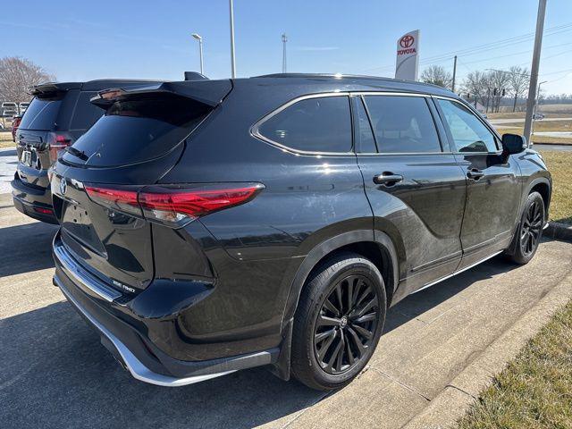used 2023 Toyota Highlander car, priced at $39,938