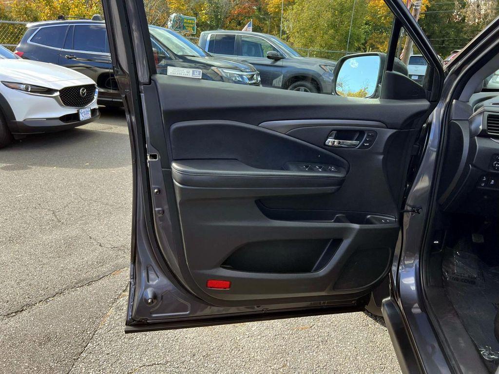 used 2022 Honda Pilot car, priced at $29,895