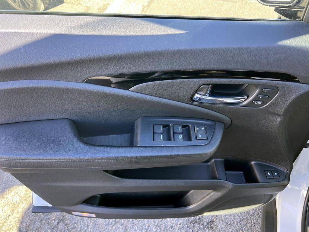 used 2022 Honda Pilot car, priced at $32,995