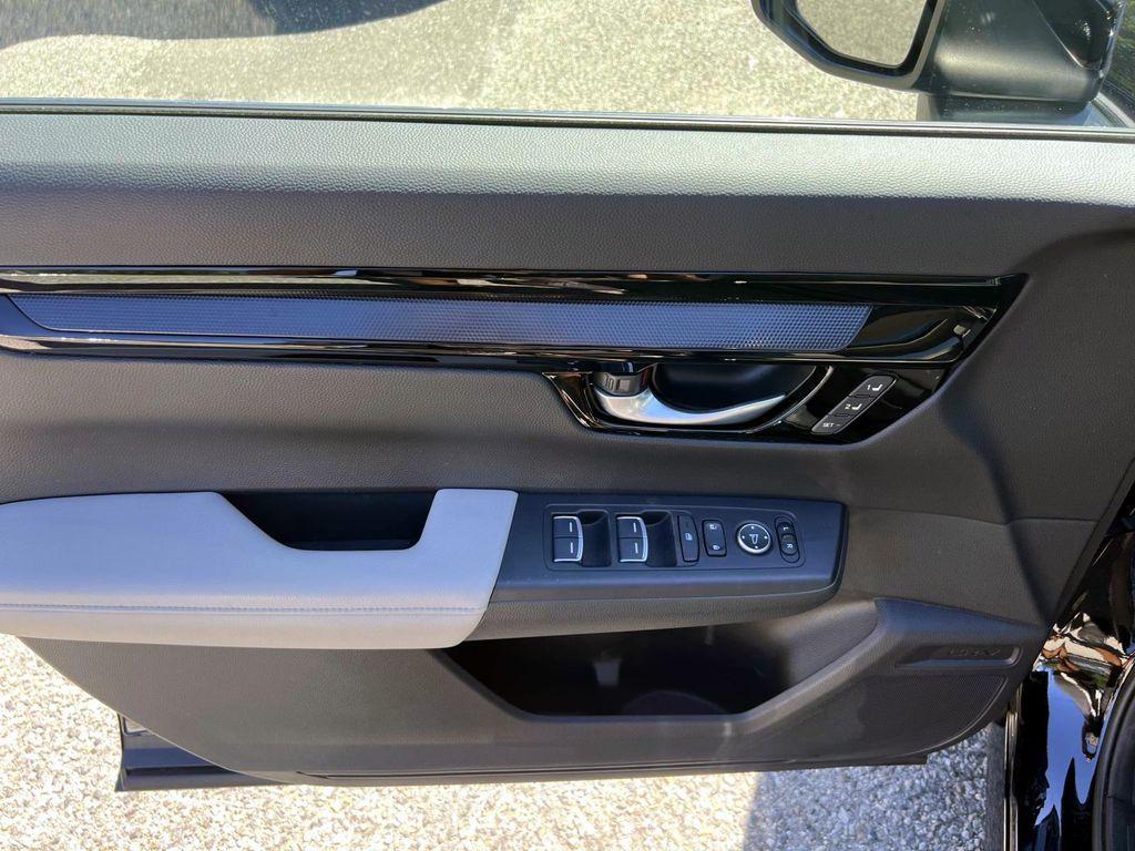 used 2023 Honda CR-V car, priced at $31,995