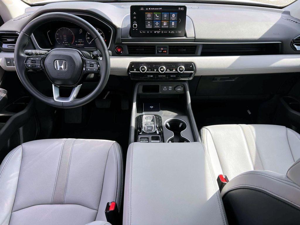 used 2025 Honda Pilot car, priced at $41,995
