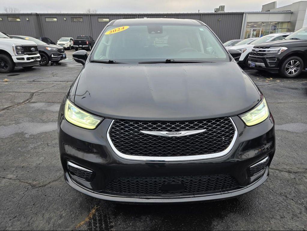 used 2024 Chrysler Pacifica car, priced at $28,125
