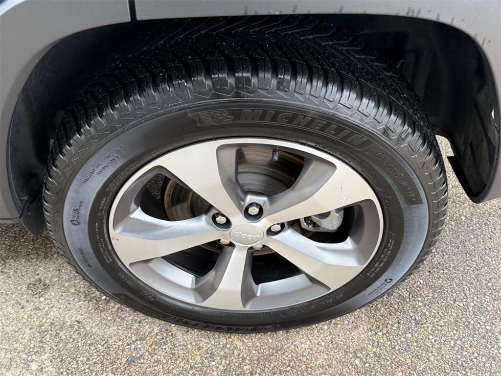 used 2022 Jeep Cherokee car, priced at $19,998