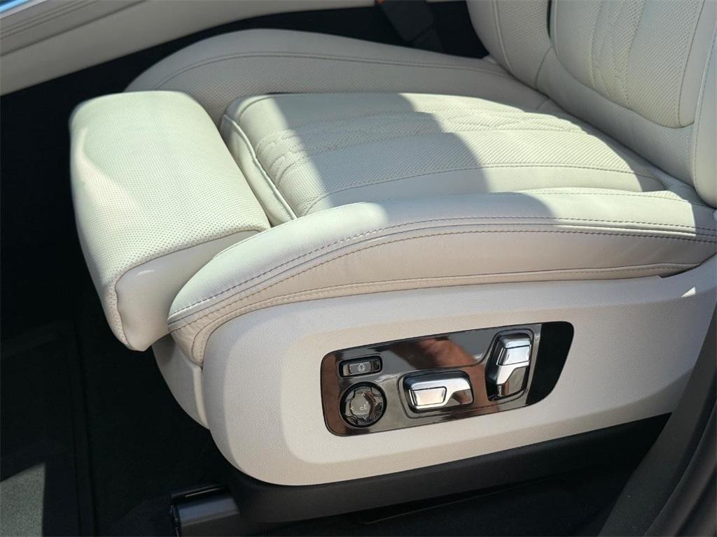 new 2026 BMW X7 car, priced at $126,040