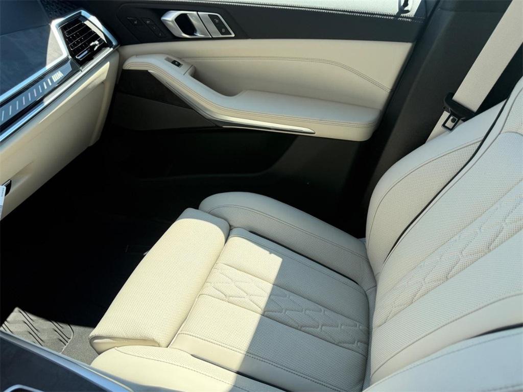 new 2026 BMW X7 car, priced at $126,040