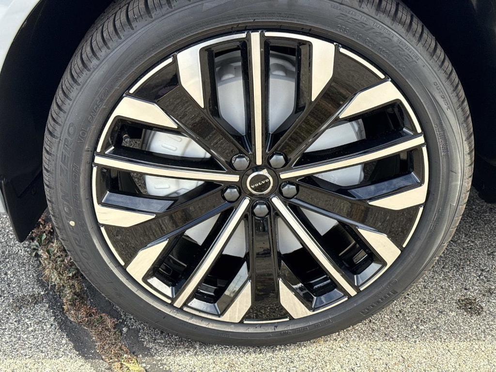 new 2026 Volvo XC60 Plug-In Hybrid car, priced at $75,235