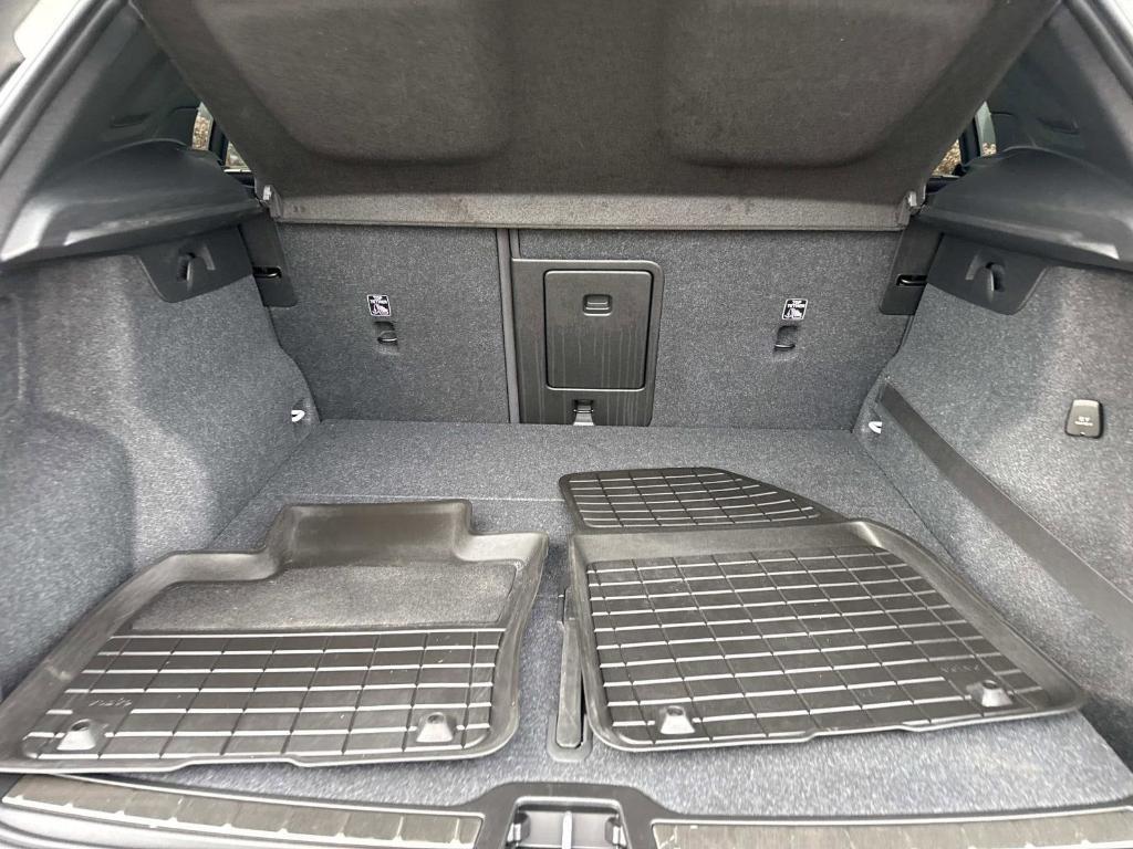 used 2019 Volvo XC40 car, priced at $19,648