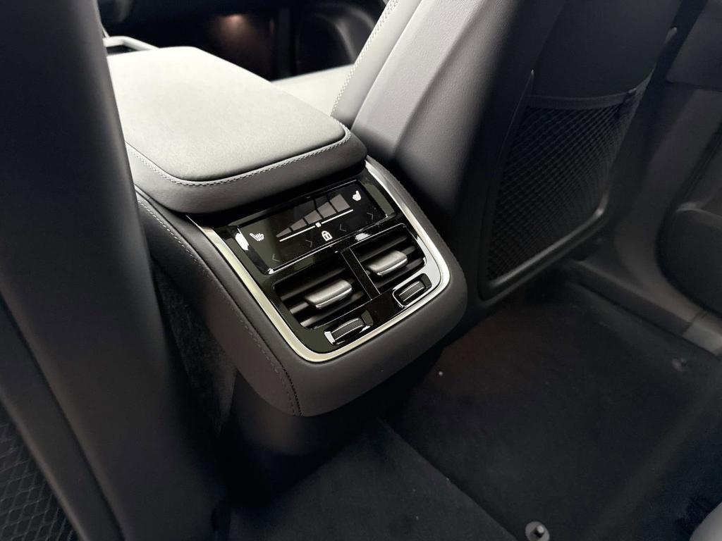 new 2026 Volvo XC90 car, priced at $75,155