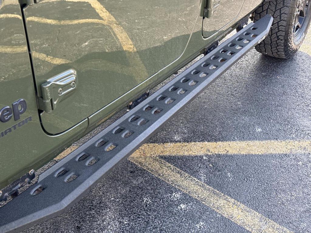 used 2022 Jeep Gladiator car, priced at $27,559