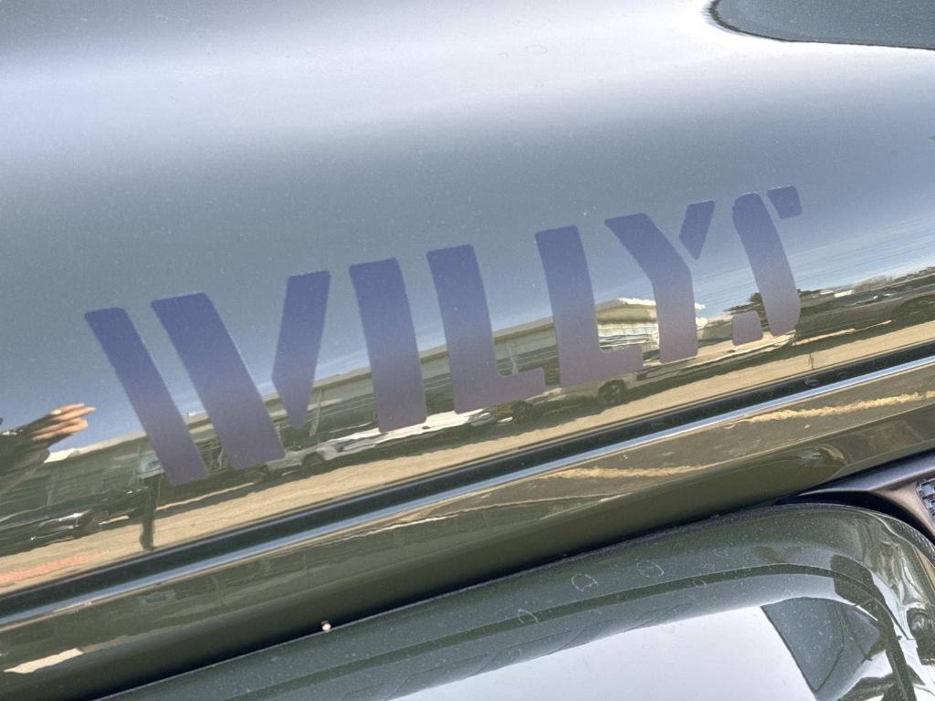 used 2022 Jeep Gladiator car, priced at $27,559