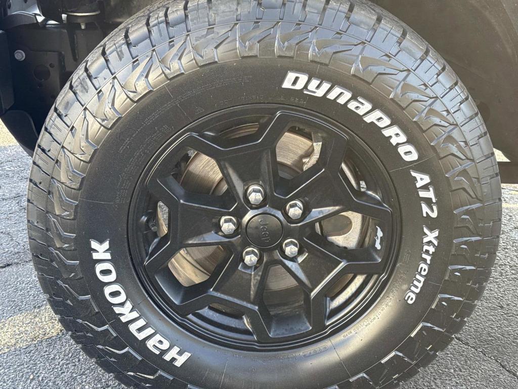 used 2022 Jeep Gladiator car, priced at $27,559