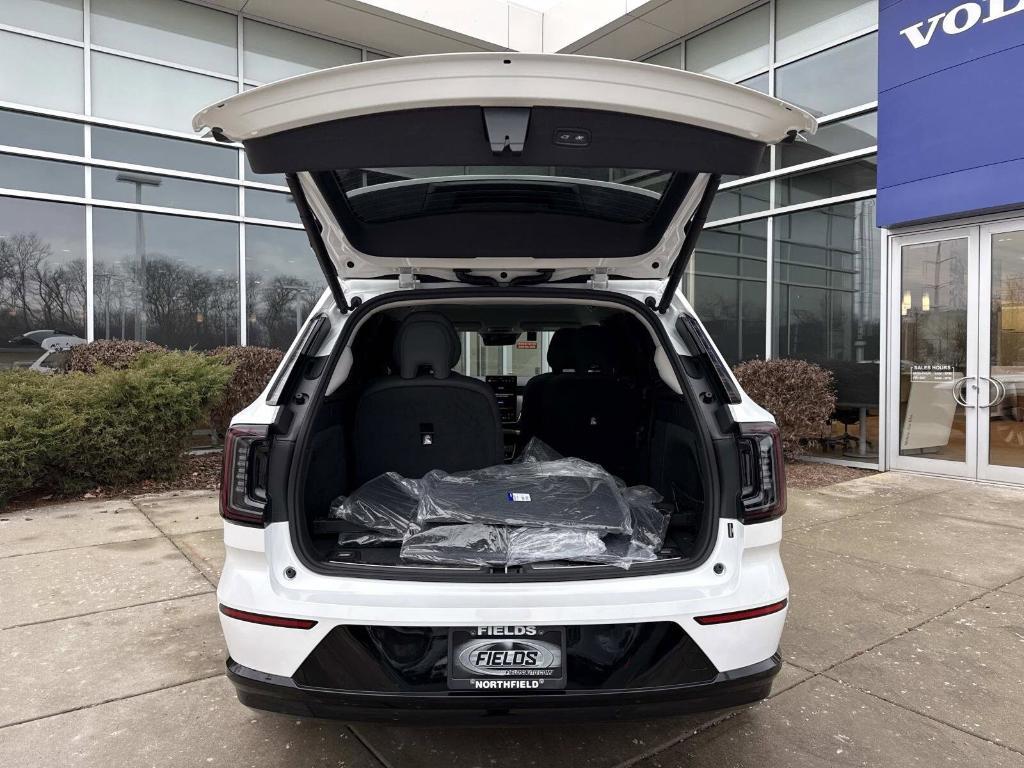 new 2025 Volvo EX90 car