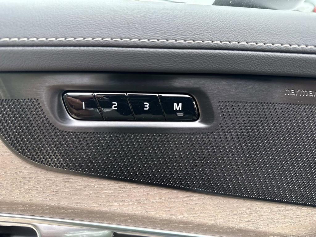 new 2026 Volvo XC90 Plug-In Hybrid car