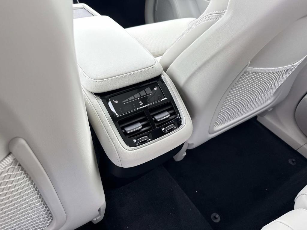 new 2026 Volvo XC90 car, priced at $75,155