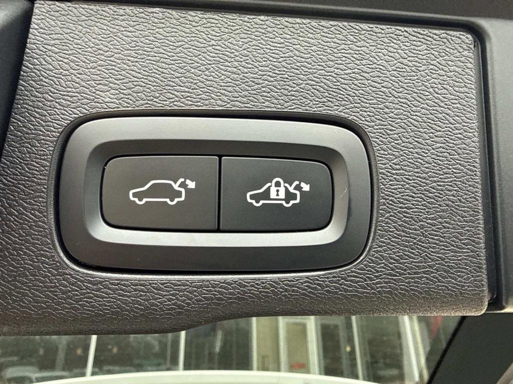 used 2022 Volvo XC60 car, priced at $25,345