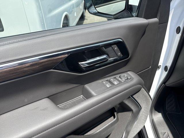 new 2025 Chevrolet Suburban car